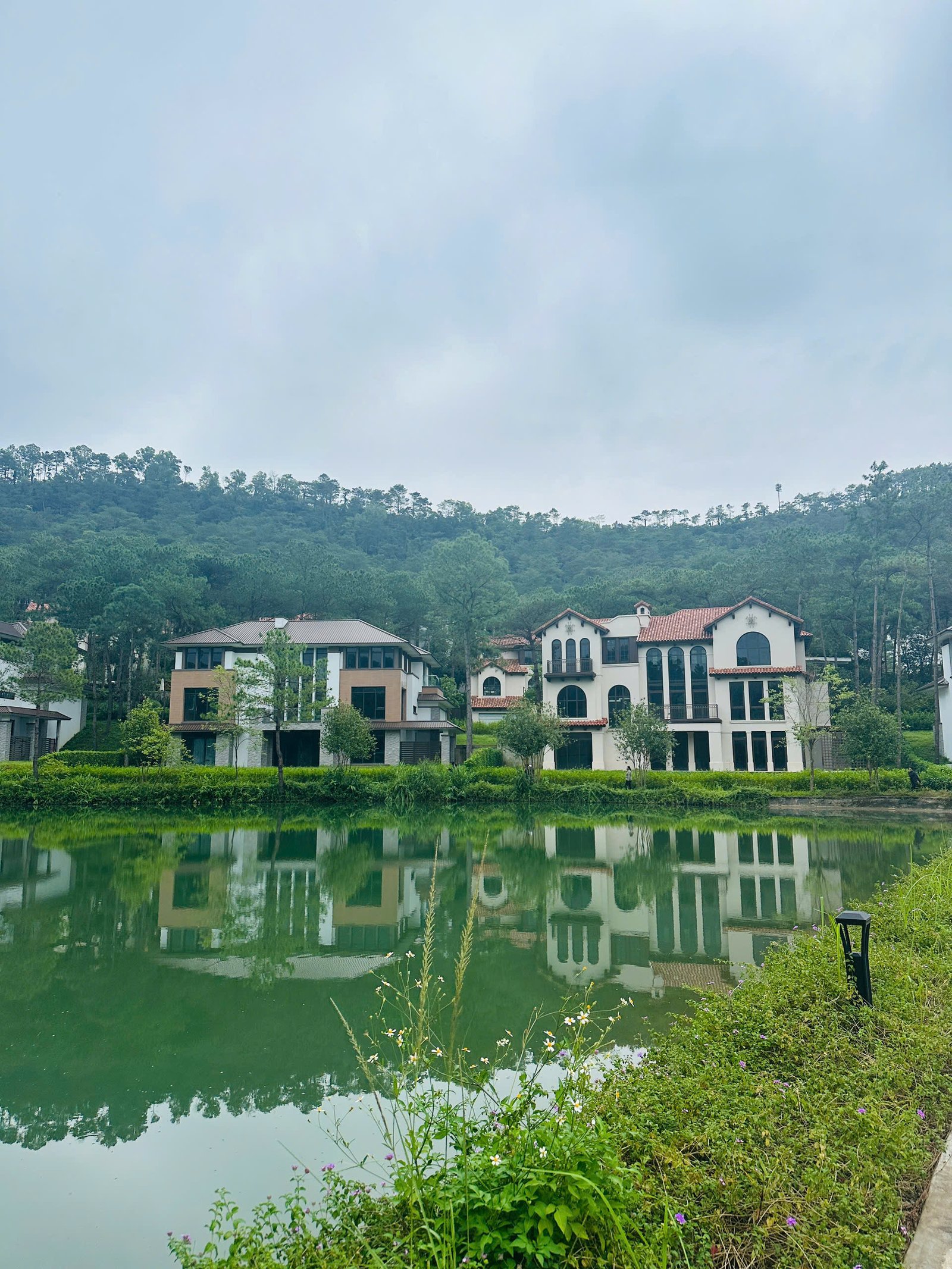 Mặt hồ tại khu Orchard dự án Thanh Xuân Valley - ảnh thực tế cảnh quan hồ nước trong khuôn viên.